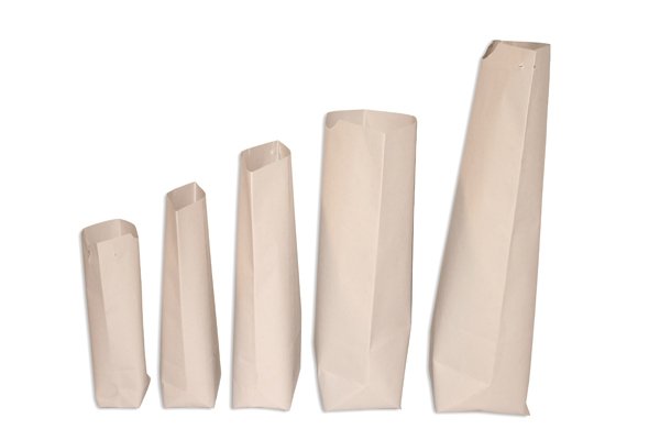 100 Bolsas de papel tipo americano con base, papel estraza semi blanco. 15×27 cms.
