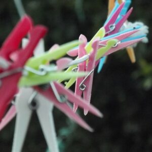 Pinza color pastel 35 mm c/100 uds