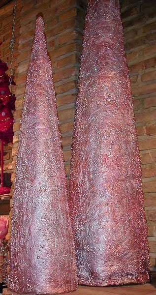 Cono rosa perlado 123 cms sustituto perfecto del árbol de Navidad