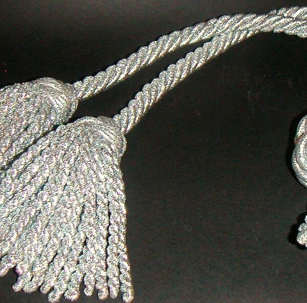 Cordón lamé plateado con 2 borlas 1.6 m