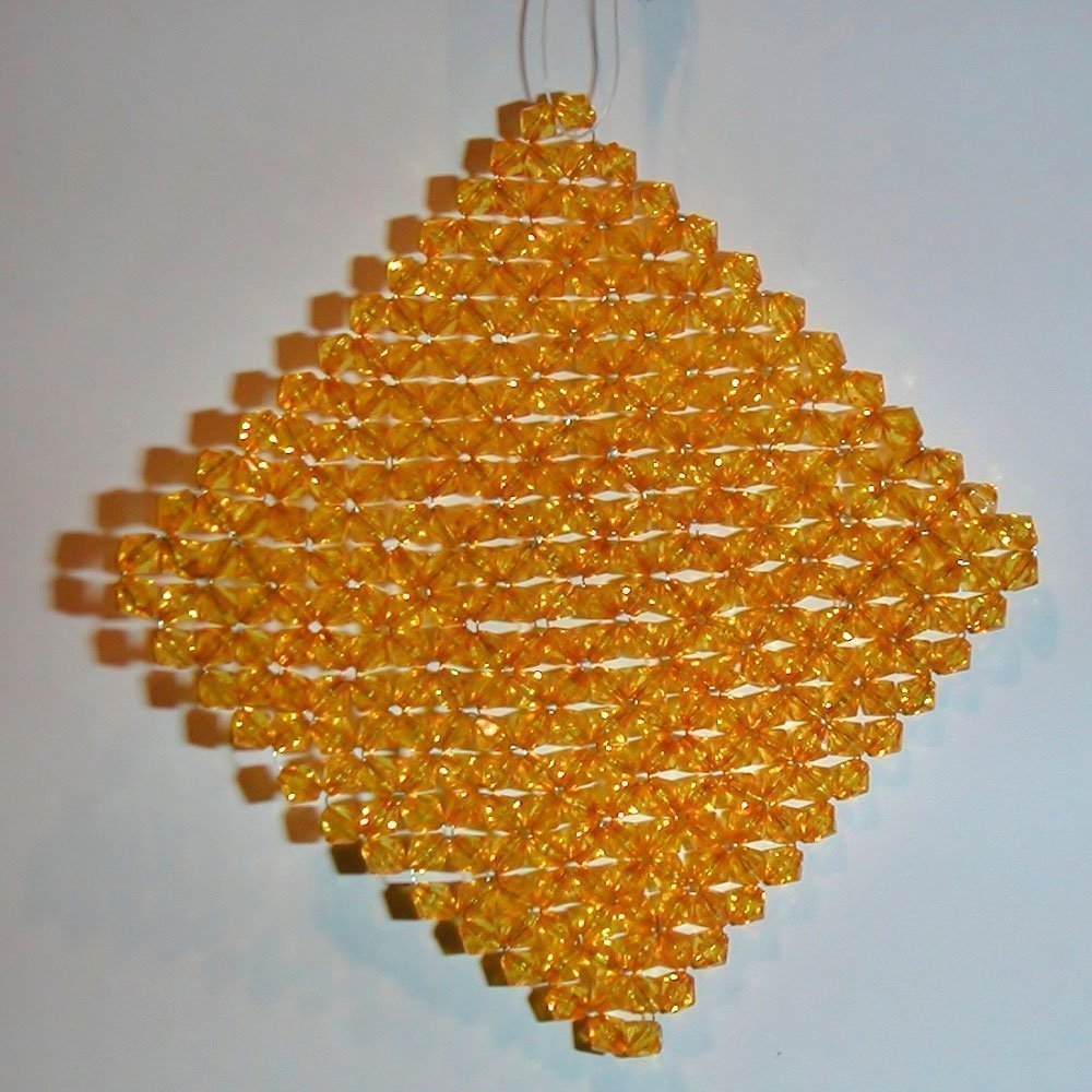12 Colgantes de abalorios dorados 9.5x9.5 cms