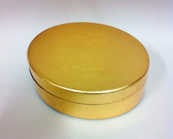 Caja lacada oro. Aprox 12x12x5 C/4 uds surtidas