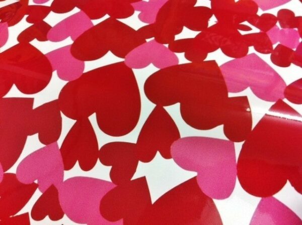 Papel adhesivo corazones 80x110 cms