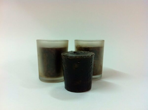 Caja de 6 velas toast hazelnut con vaso de cristal. C/6 uds