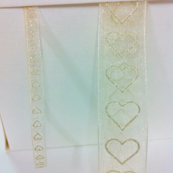 Cinta marfil con corazones brillo 7 mm x 10 m