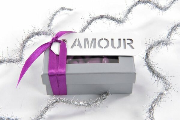 Etiqueta colgante amour, con cinta 3x8cms C/10 uds. Varios colores