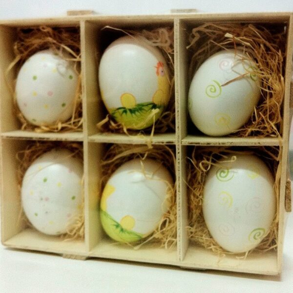 Caja de 6 huevos de pascua, decorados. Gallina