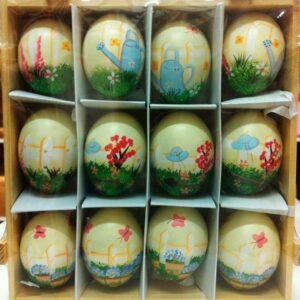 Caja de 12 huevos de pascua, decorados. Flores