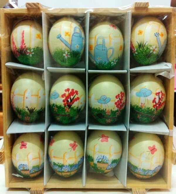 Caja de 12 huevos de pascua, decorados. Flores