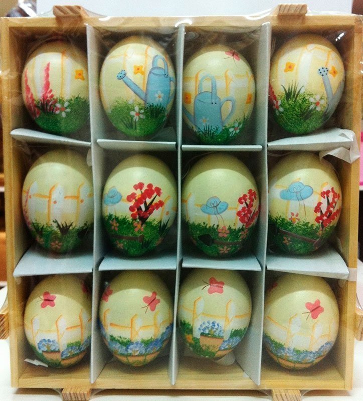 Caja de 12 huevos de pascua, decorados. Flores