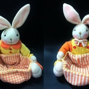 Pareja de conejos con cestita