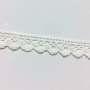 Lace tape – puntilla adhesiva. Crochet blanco.