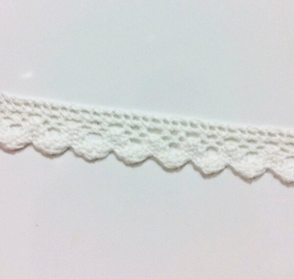 Lace tape - puntilla adhesiva. Crochet blanco.