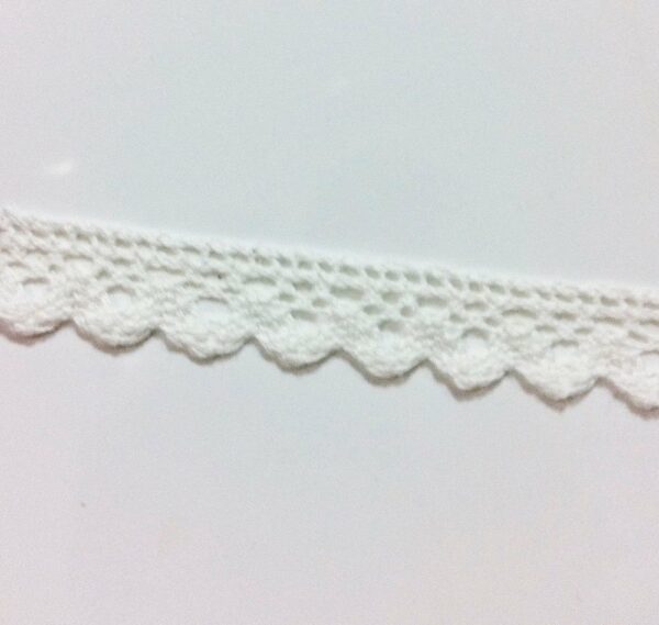 Lace tape - puntilla adhesiva. Crochet blanco.