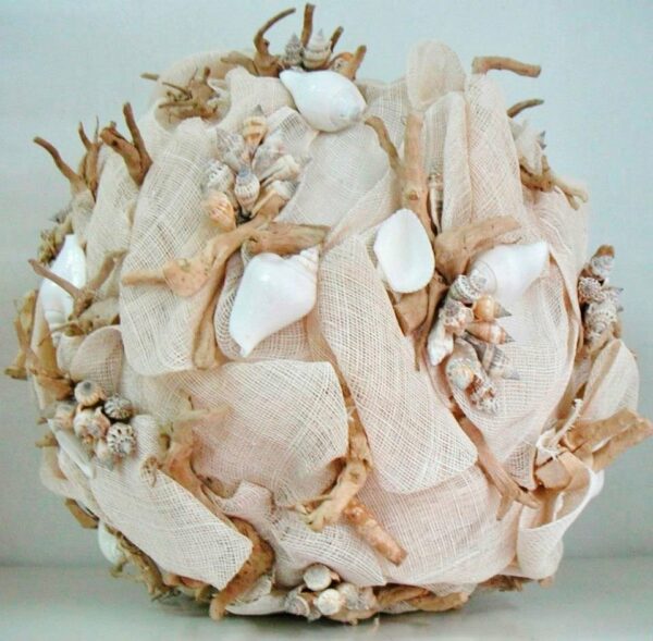 Bola decorativa, con conchas. 40 cms