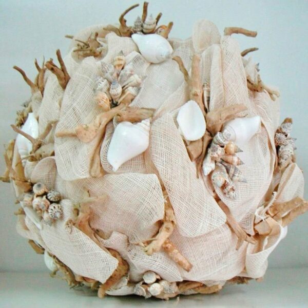Bola decorativa, con conchas. 40 cms