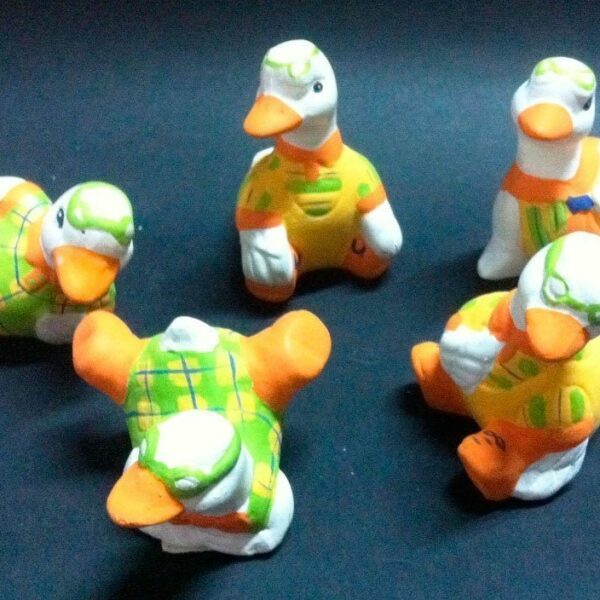 Patitos bañador naranja. C/12 uds surtidas