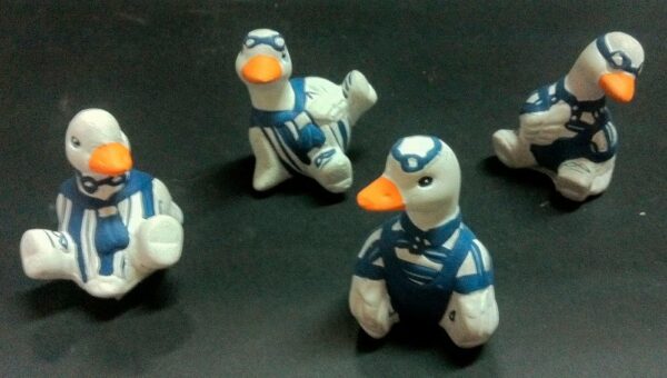 Patitos bañador azul. C/12 uds surtidas