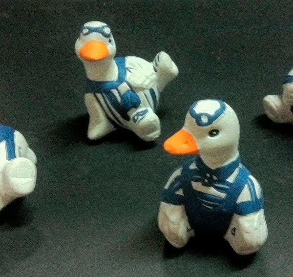 Patitos bañador azul. C/12 uds surtidas