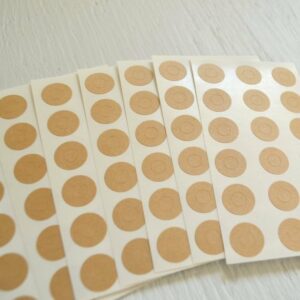 140 Arandelas / ojal de papel kraft adhesivo.