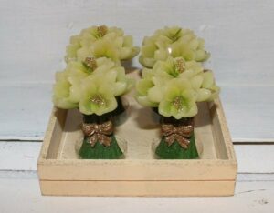 4 velas flores crema 5x8 cms