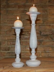 Candelabro de madera, blanco con pincho 10x36 cms