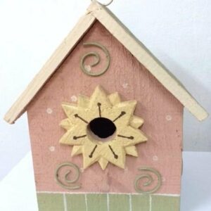 Casita de madera para pájaros.