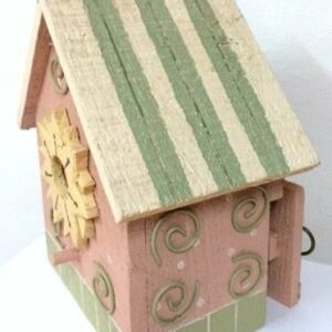 Casita de madera para pájaros.