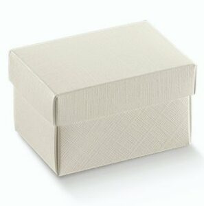 10 Cajas de regalo en cartón marfil. 13x9x4 cms