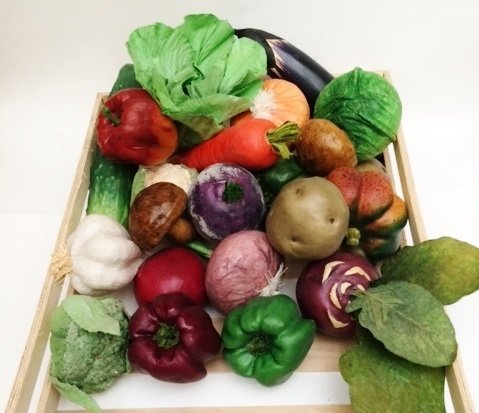 Caja de madera con 22 verduras