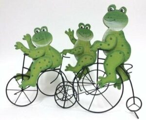 Set de 3 ranas de madera con bicicleta