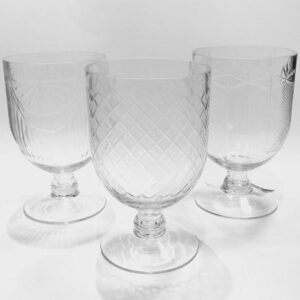 Set de 3 Copas de cristal tallado. 10×16 cms
