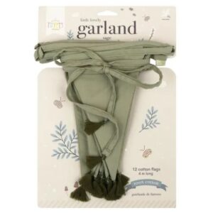 Guirnalda con banderines textiles verde antiguo