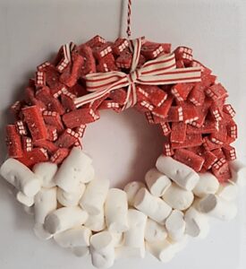 Corona de Navidad con chuches. Nubes y ladrillos