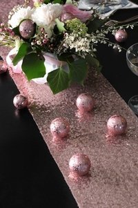 Camino de mesa, lentejuelas oro rosa. 14 cms x 3 m