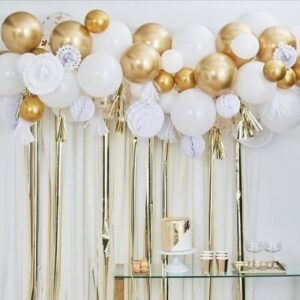 Guirnalda-boda-comunion-globos-blanco-oro-borlas-abanicos-fiesta-diy-gramajeshop-valencia melocotón