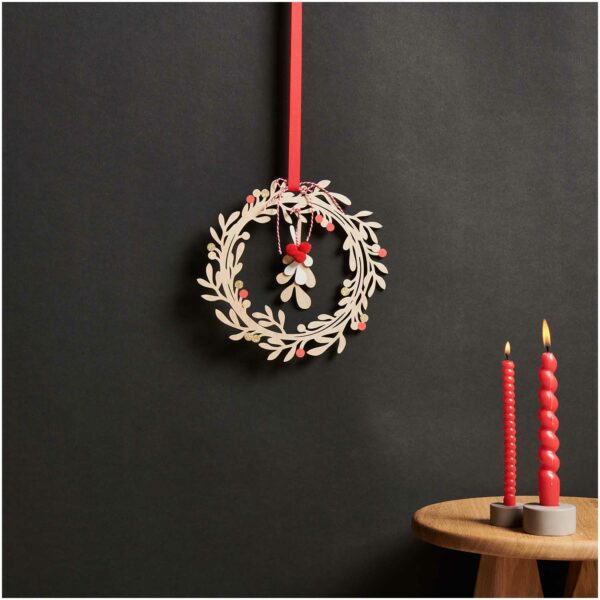 Corona-navidad-madera-pompones-rojos-gramajeshop-valencia-rico