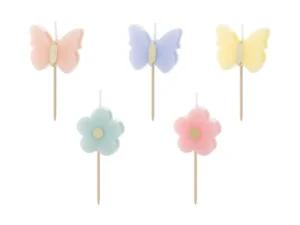 Velas mariposas y flores